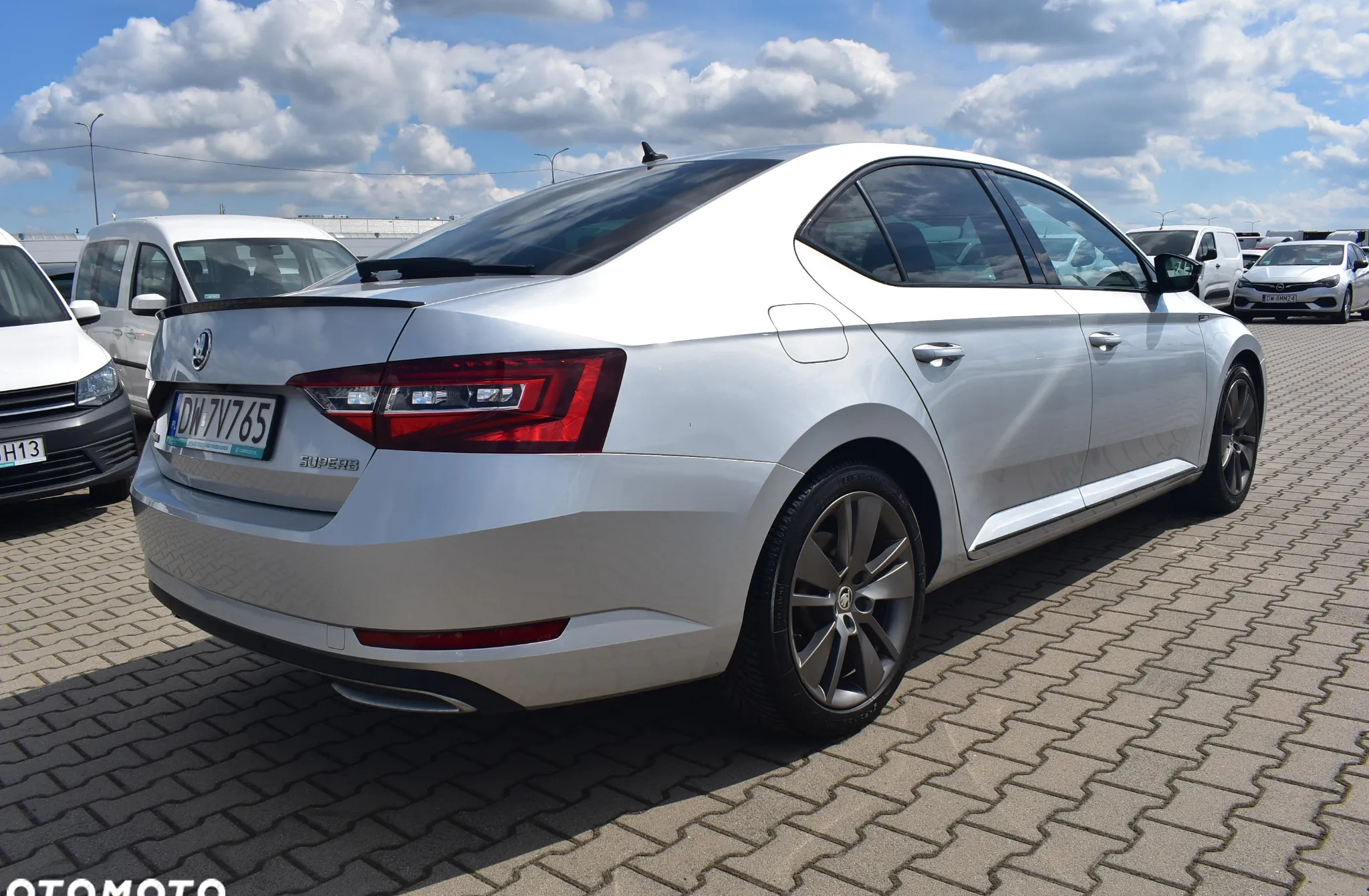 Skoda Superb cena 88100 przebieg: 98914, rok produkcji 2018 z Żarów małe 742